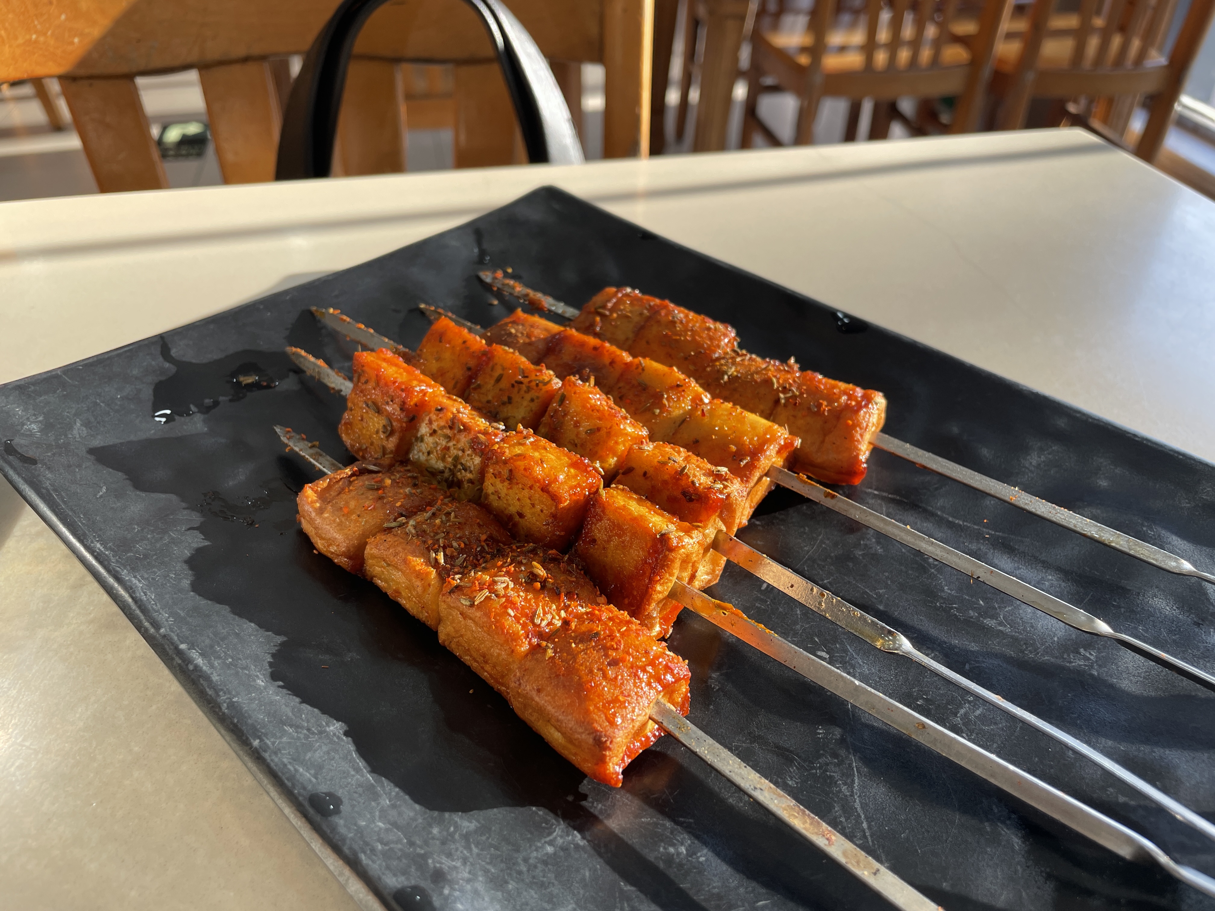 艳阳天餐厅的烤鱼豆腐别有风味