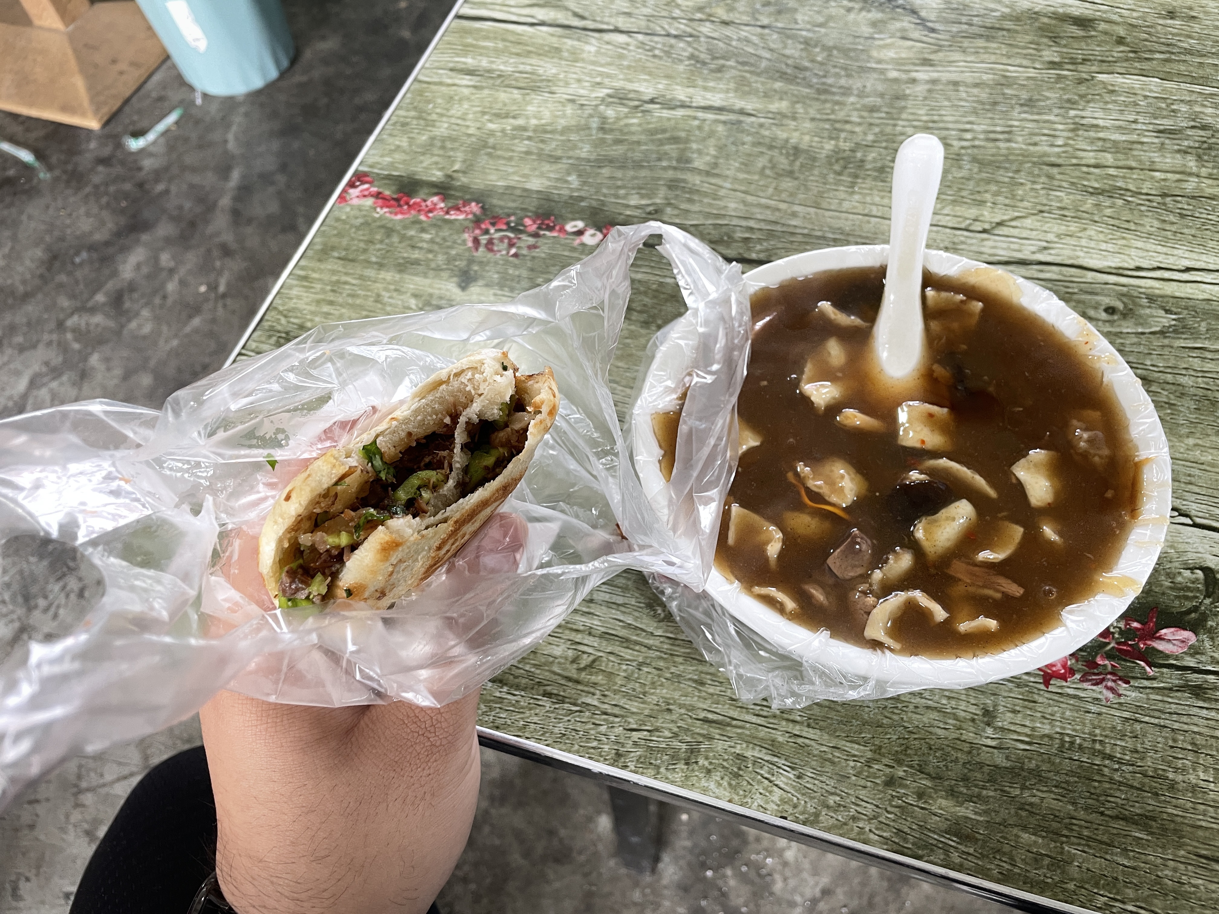 张市大集的胡辣汤和肉夹馍好吃又实惠